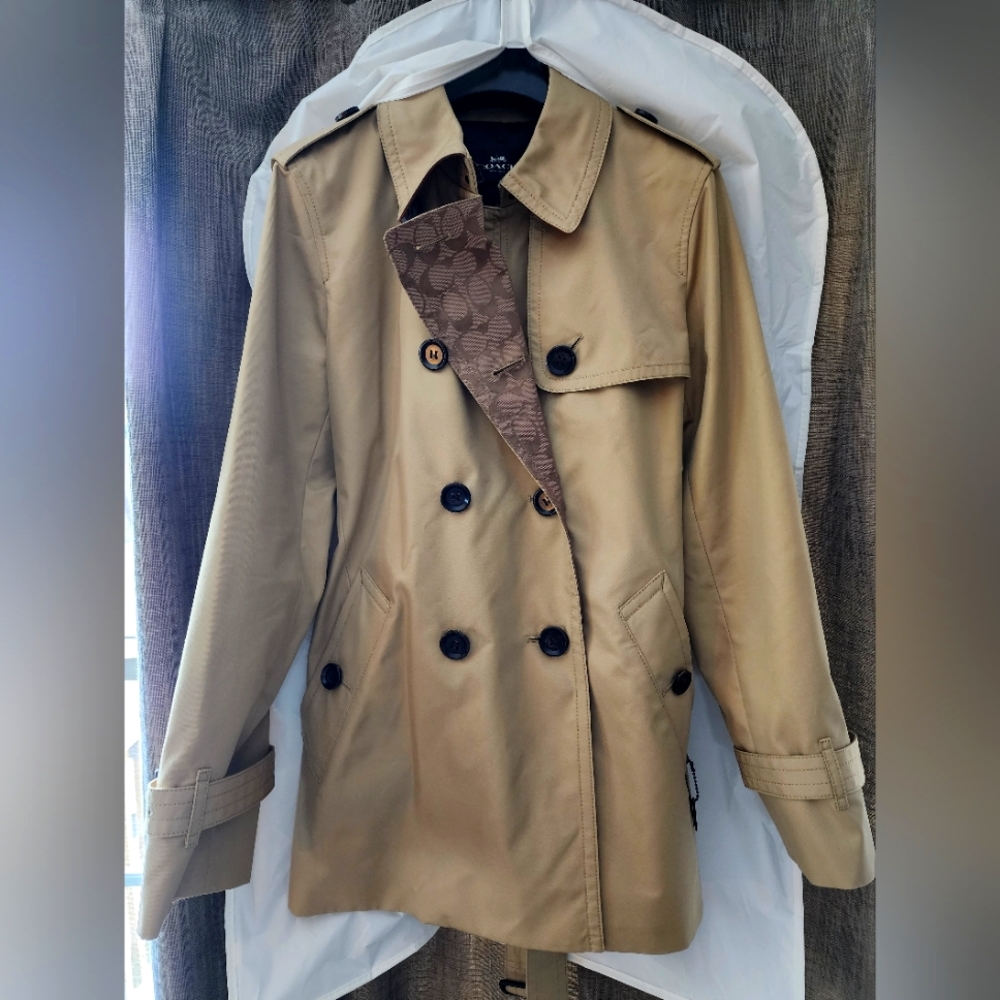Beautiful COACH trench coat ***NWT***